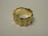 Широкое свадебное кольцо из желтого золота