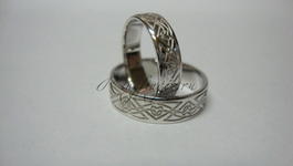 Свадебные кольца из белого золота с кельтским узором