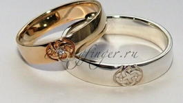 Обручальные кольца из золота со свадебником