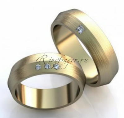 Широкое свадебное кольцо классического стиля с бриллиантами
