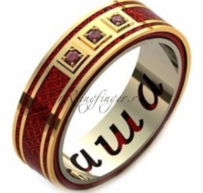 Свадебное кольцо с красной эмалью камнями и выбитым именем на внутренней поверхности изделия