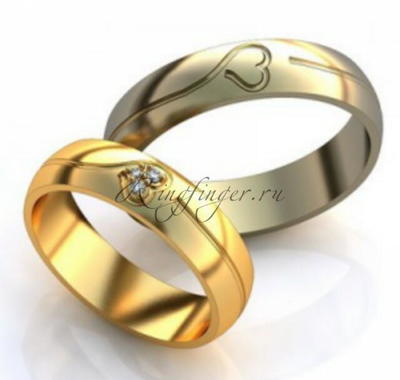 Плоское обручальное кольцо с элегантной бороздкой переходящей в сердце