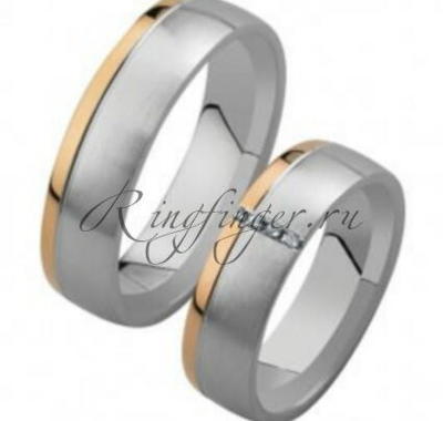 Парные кольца для венчания из белого золота и небольшой полоской желтого