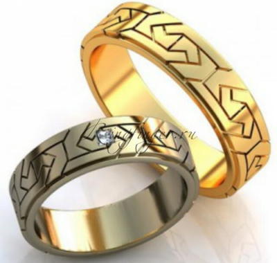 Венчальное кольцо плоского типа с узором из необычных многогранных фигур
