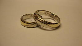 Свадебные кольца из белого и желтого золота