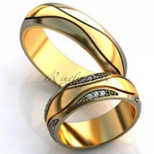 Гладкое венчальное кольцо с узором и камнями