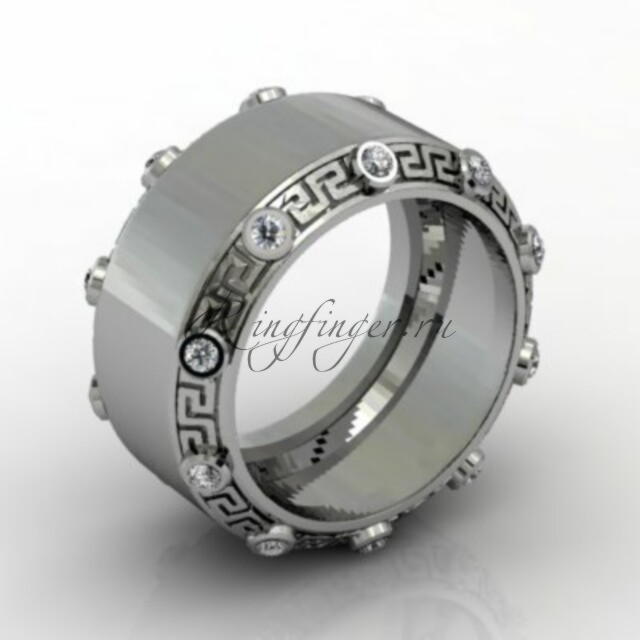 Мужское кольцо для свадьбы со скошенными гранями и узором на них