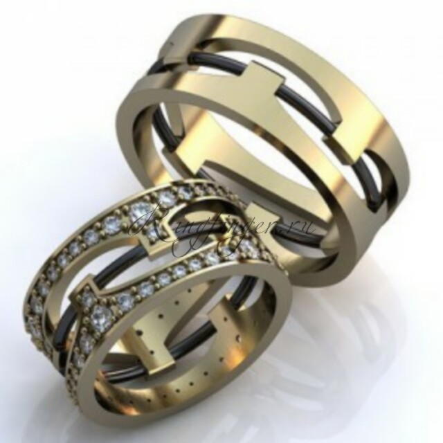 Широкие парные кольца для свадьбы с сквозным узором и камнями