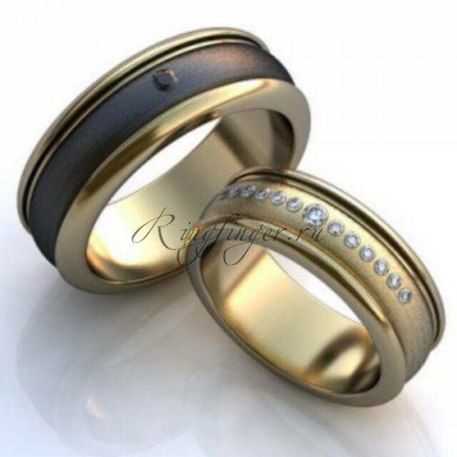 Толстые парные венчальные кольца с выделенной серединой и камнями