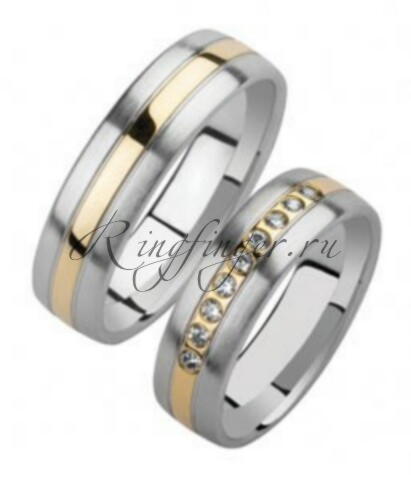 Парные кольца для свадьбы из белого золота и серединной вставкой желтого